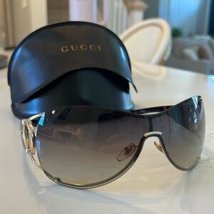 Gucci Women’s sunglasses / New Condition/Gold Frame And Tortoise Shell